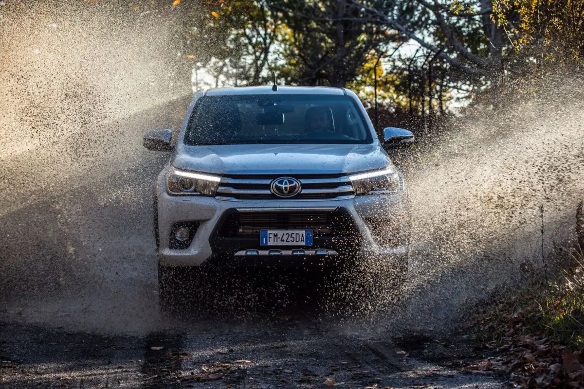 Toyota Hilux Invincible50, mezzo secolo in fuoristrada