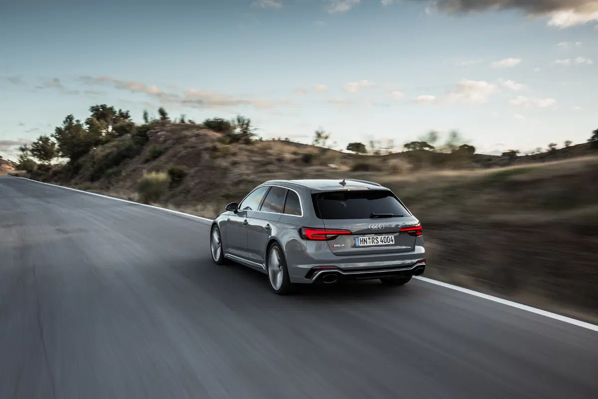 Audi RS4 Avant 2018. 450 CV per papà super veloci [Video] (16)