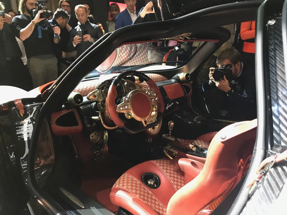 Pagari Huayra Lampo, svelato l’ultimo lavoro di Garage Italia Customs (3)
