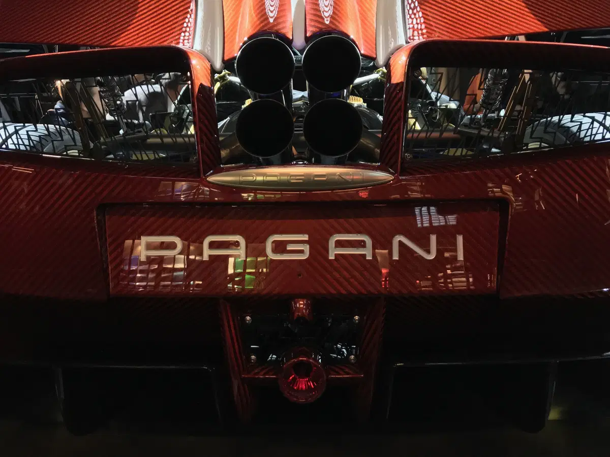 Pagari Huayra Lampo, svelato l’ultimo lavoro di Garage Italia Customs (15)