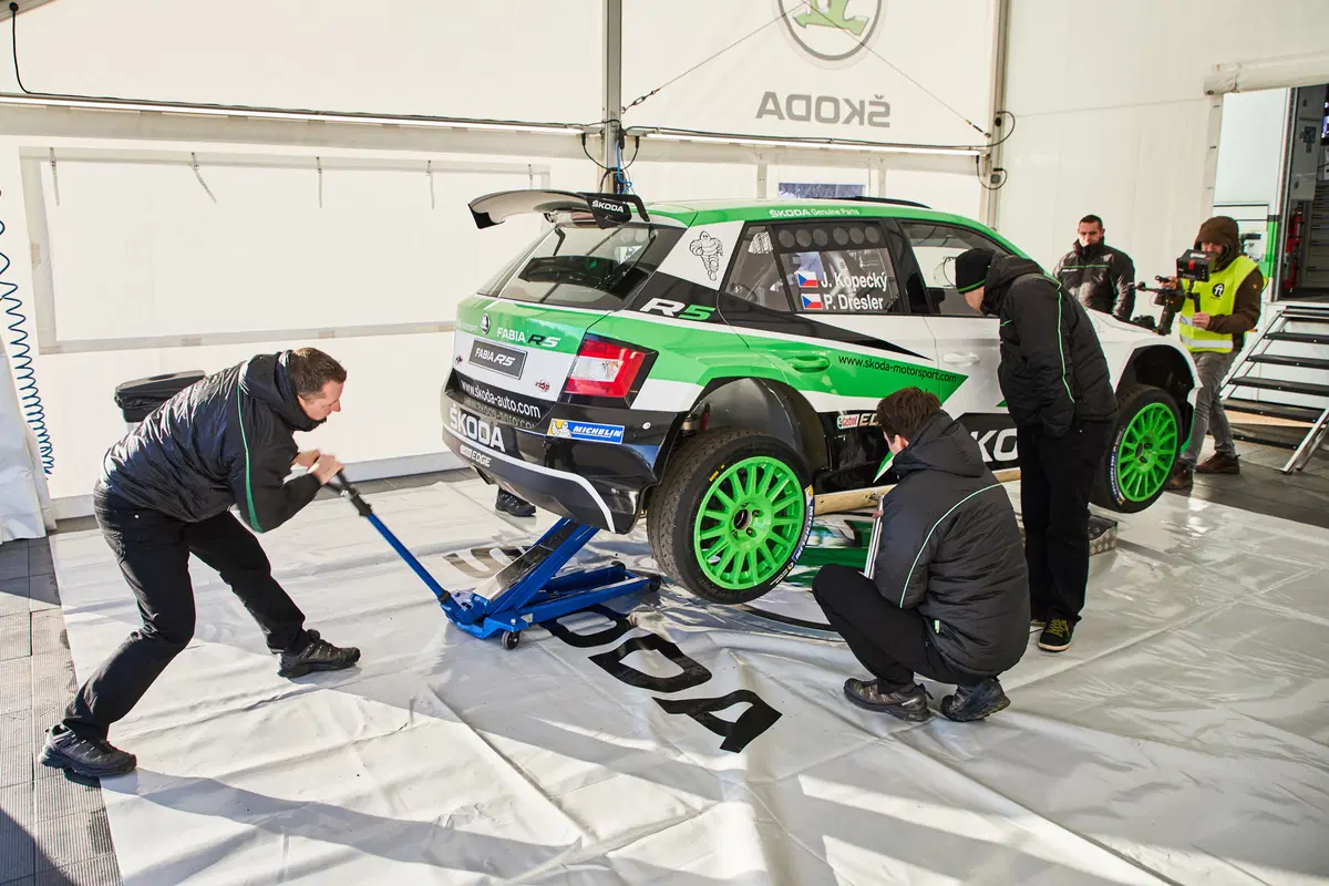 WRC Skoda Fabia R5: limited edition (3)