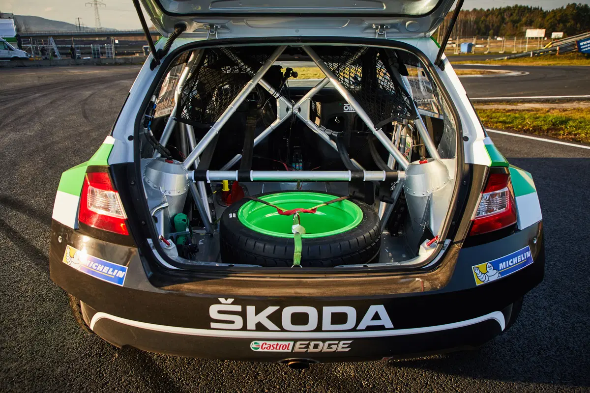WRC Skoda Fabia R5: limited edition (12)