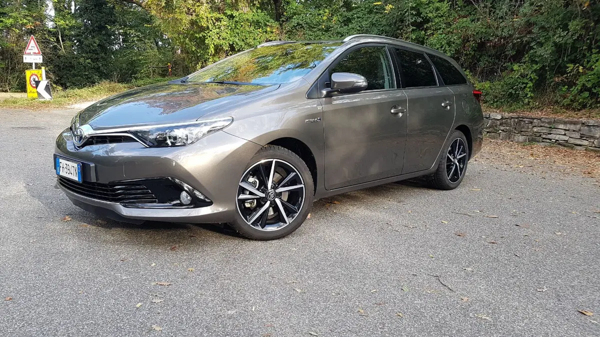 Toyota Auris Touring Sports | Versatile... ibrida... comoda!