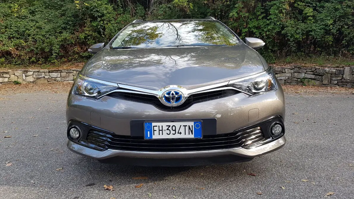 Toyota Auris Touring Sports | Versatile... ibrida... comoda! (3)