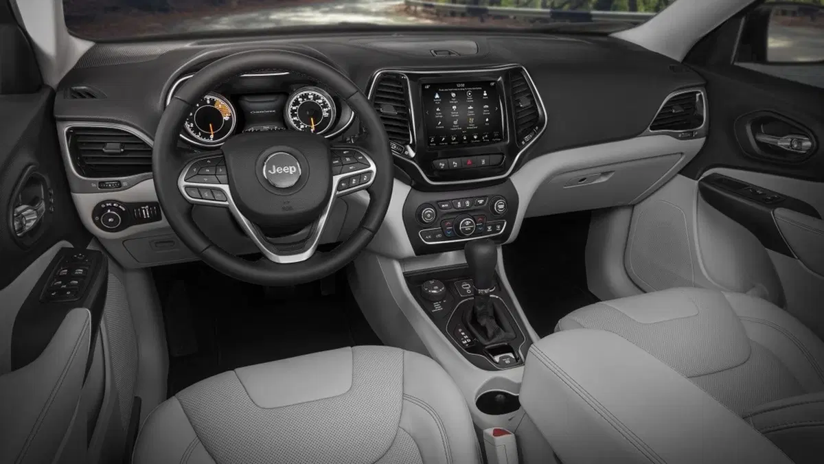 Jeep Cherokee. Nuovo volto per il modello 2018 (2)