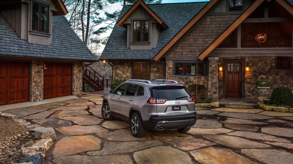Jeep Cherokee. Nuovo volto per il modello 2018 (3)