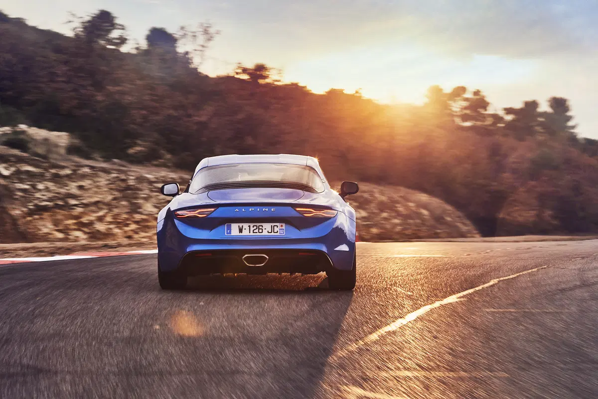 Alpine A110 Première Edition, 252 CV tra 4C e Cayman (2)