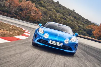 Alpine A110 Première Edition, 252 CV tra 4C e Cayman [Video]