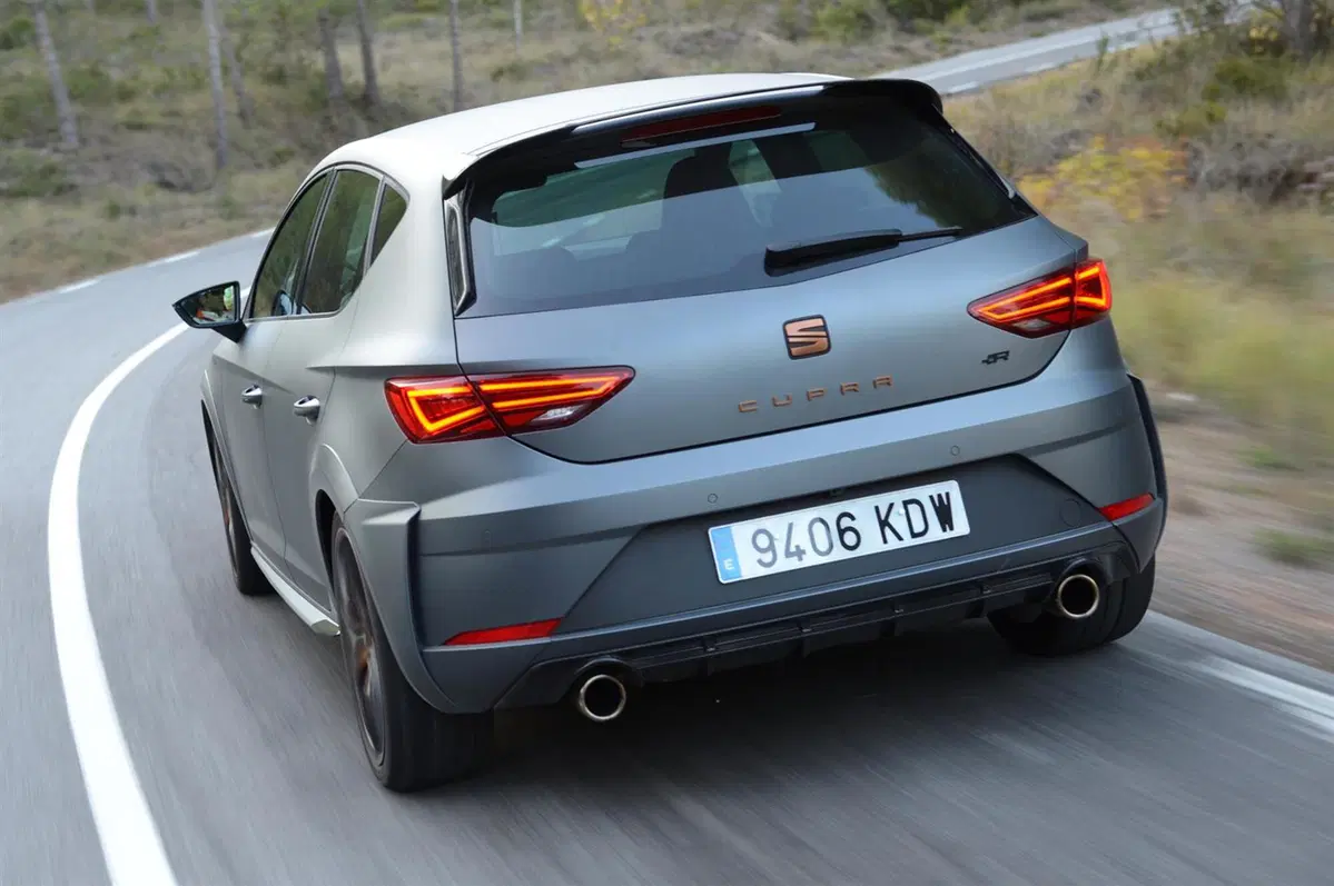 Seat Leon Cupra R, solo 30 in Italia (2)