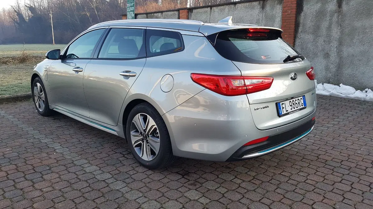 Kia Optima SW | Ibrida, plug-in, e quanti km in elettrico! (4)