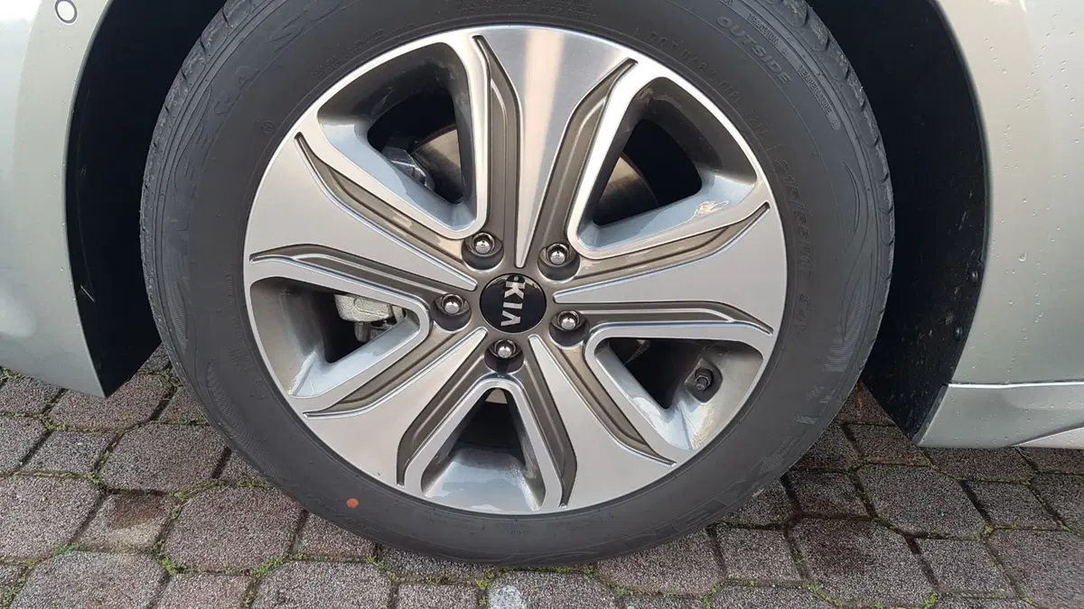 Kia Optima SW | Ibrida, plug-in, e quanti km in elettrico! (7)