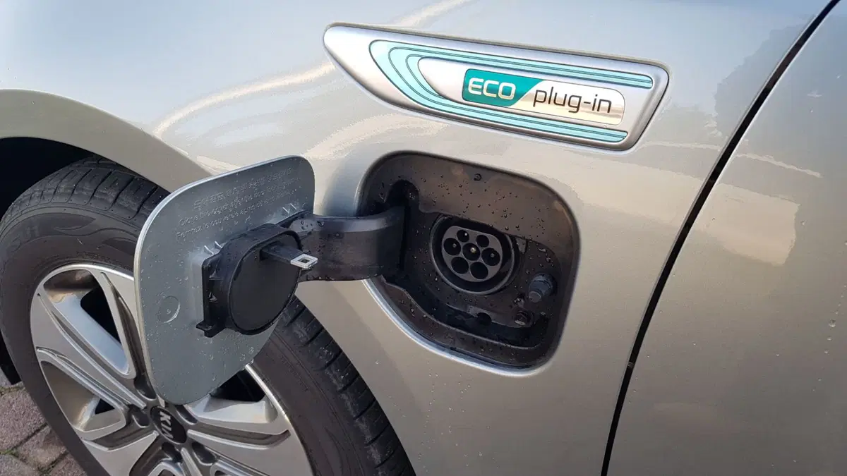 Kia Optima SW | Ibrida, plug-in, e quanti km in elettrico! (8)