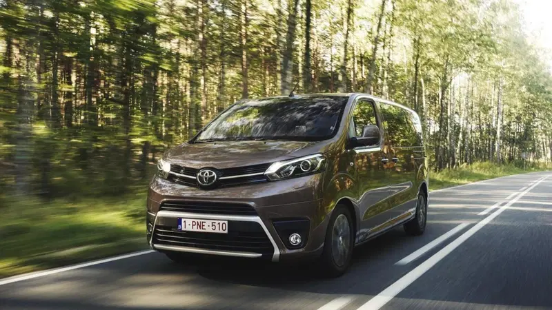 Toyota Proace Verso | Pu&ograve; un furgone sostituire l'auto di tutti i giorni? [Video]