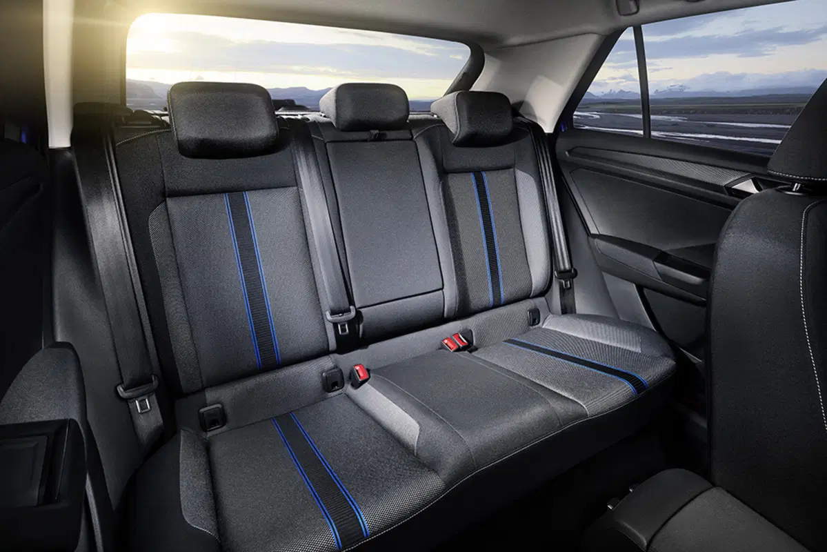 Quale comprare, Confronto: Volkswagen T-Roc TSI Vs Jeep Renegade MAir (2)