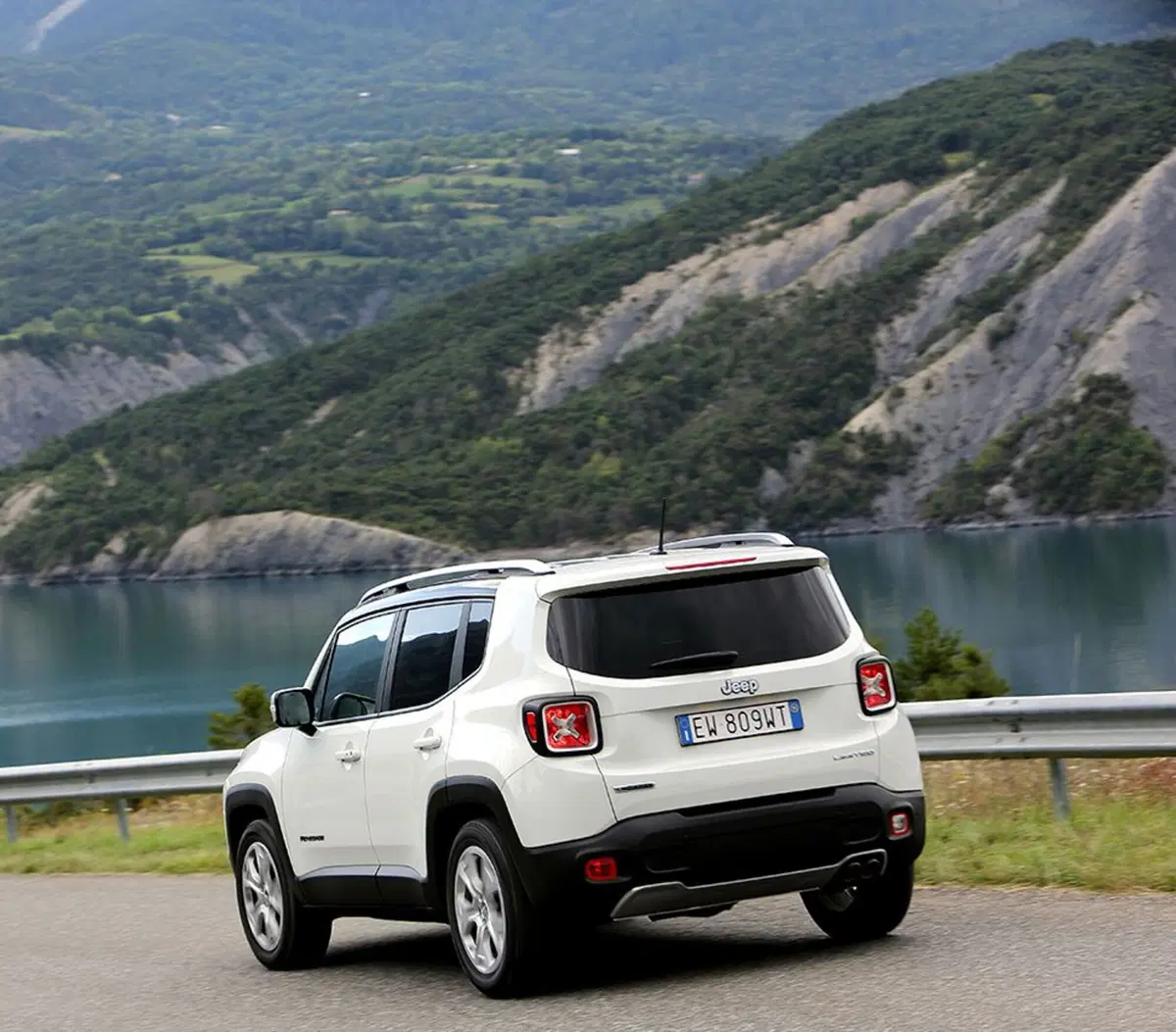 Quale comprare, Confronto: Volkswagen T-Roc TSI Vs Jeep Renegade MAir (13)