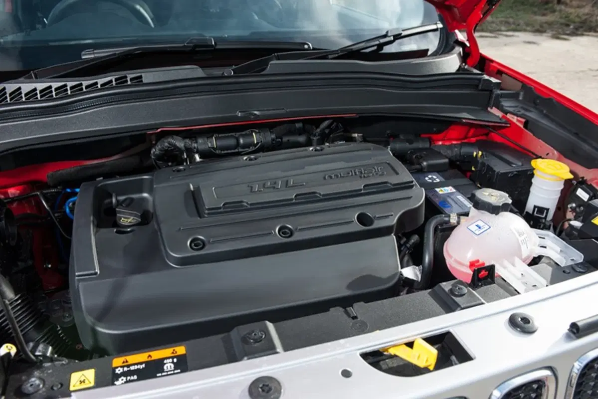 Quale comprare, Confronto: Volkswagen T-Roc TSI Vs Jeep Renegade MAir (2)