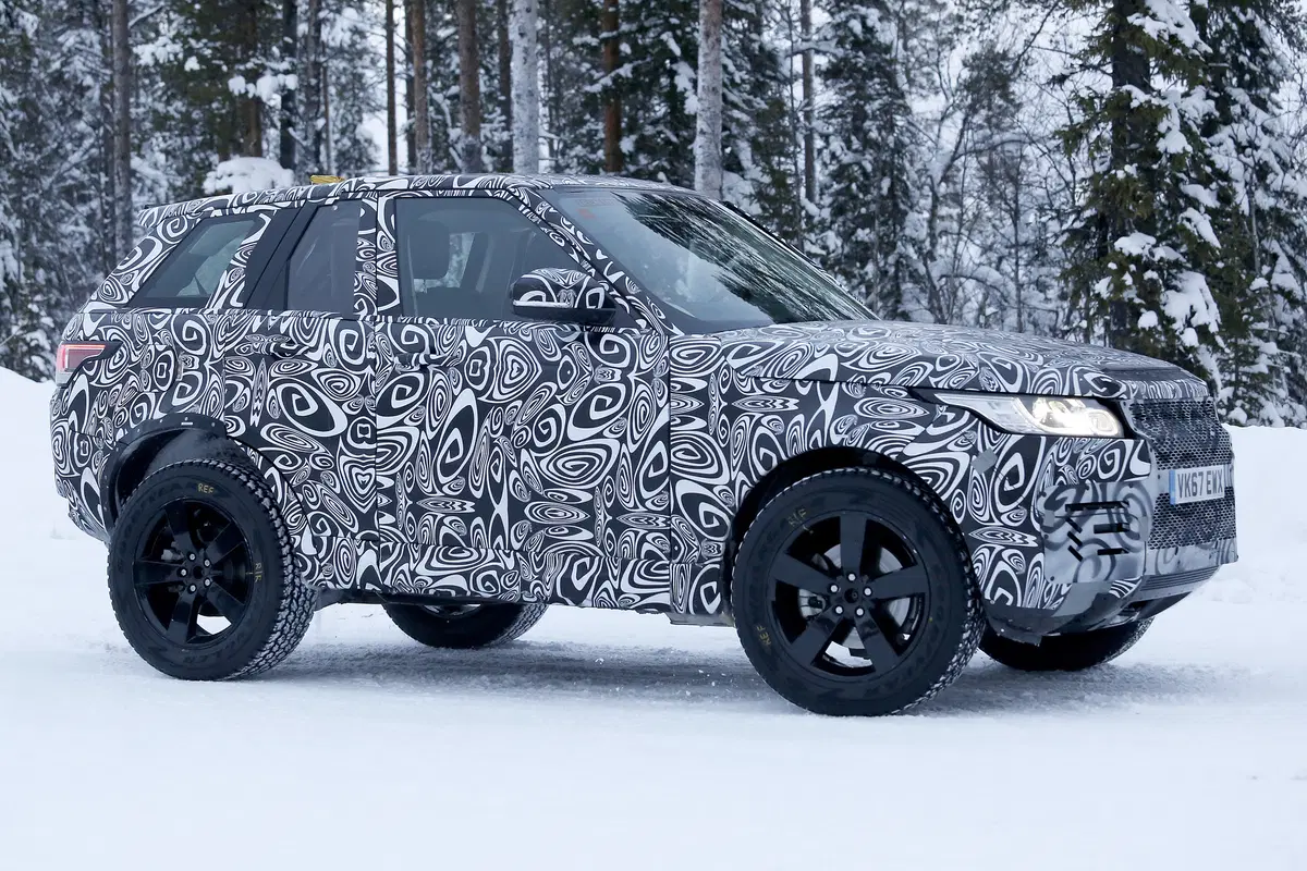 Land Rover Defender, le foto spia