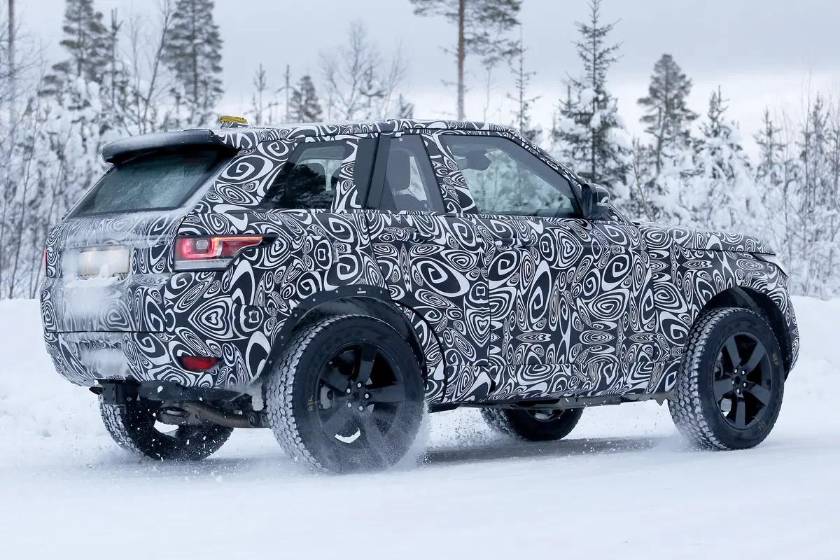 Land Rover Defender, le foto spia (4)