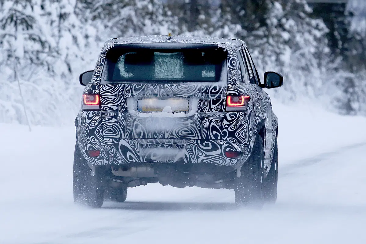 Land Rover Defender, le foto spia (10)