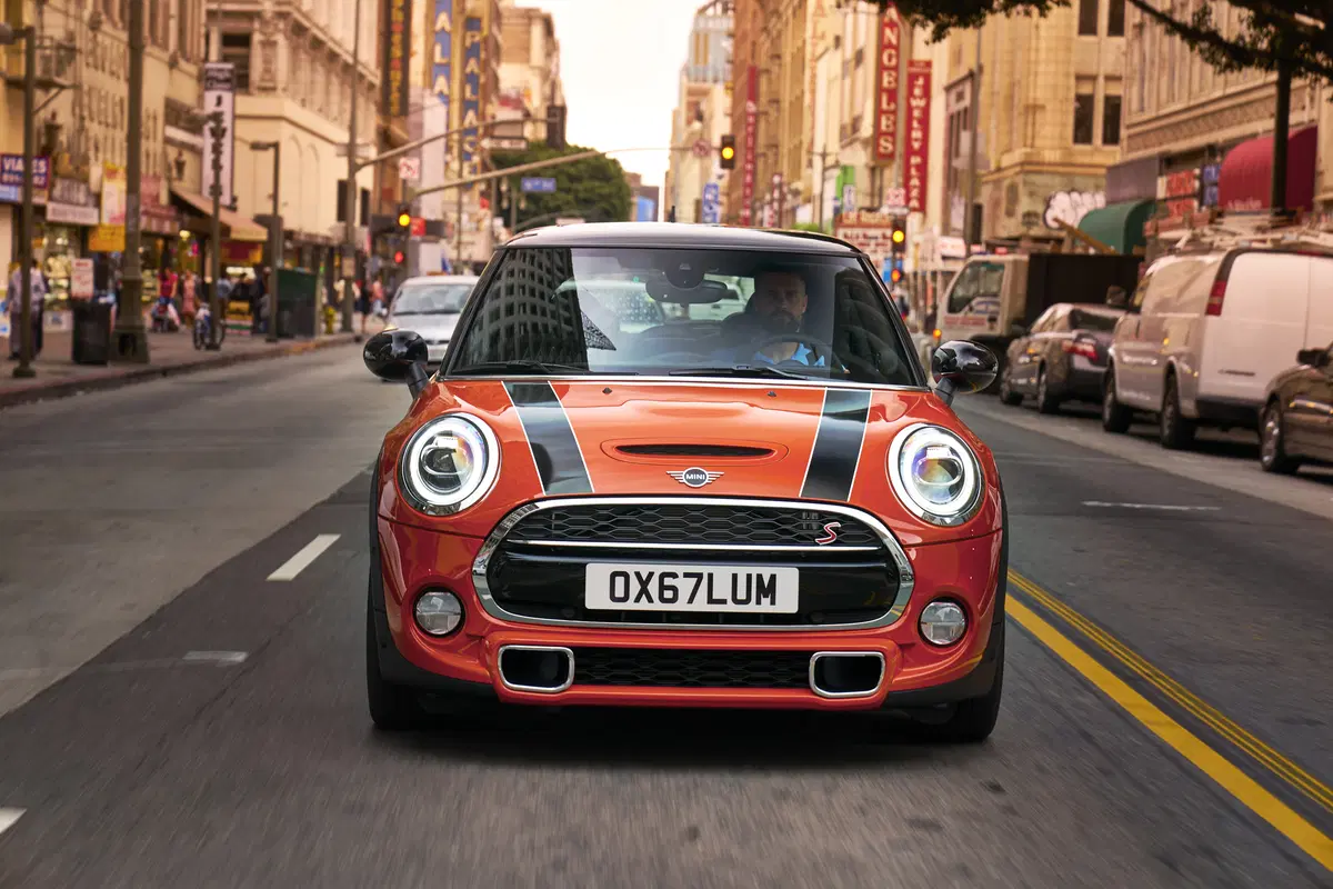 Mini restyling 3, 5 porte e cabrio, debutto a Detroit