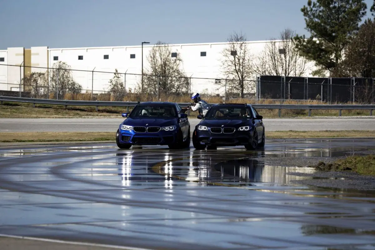 BMW M5, il drifting è record da Guinness [Video]
