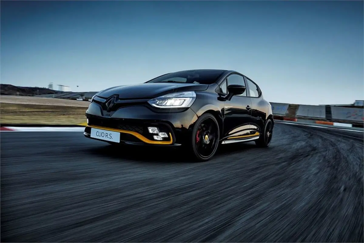 Renault Clio R.S.18, aria di Formula 1 (3)