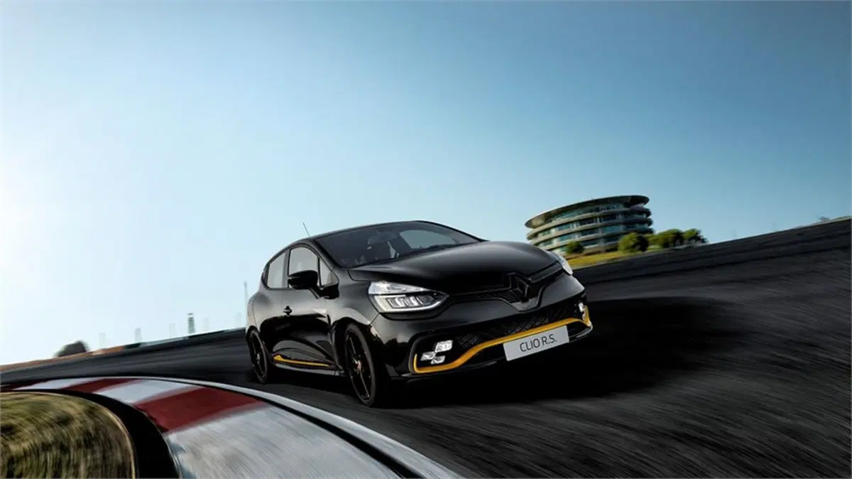 Renault Clio R.S.18, aria di Formula 1 (2)