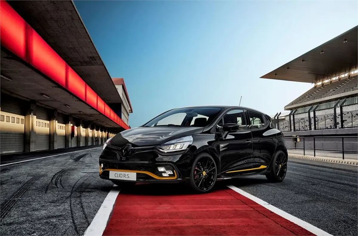 Renault Clio R.S.18, aria di Formula 1 (5)