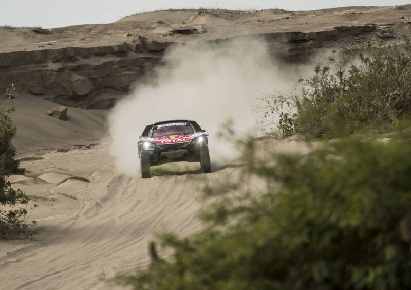 Dakar 2018. Kevin Benavides (Honda) nuovo Leader. Sainz (Peugeot) Missile