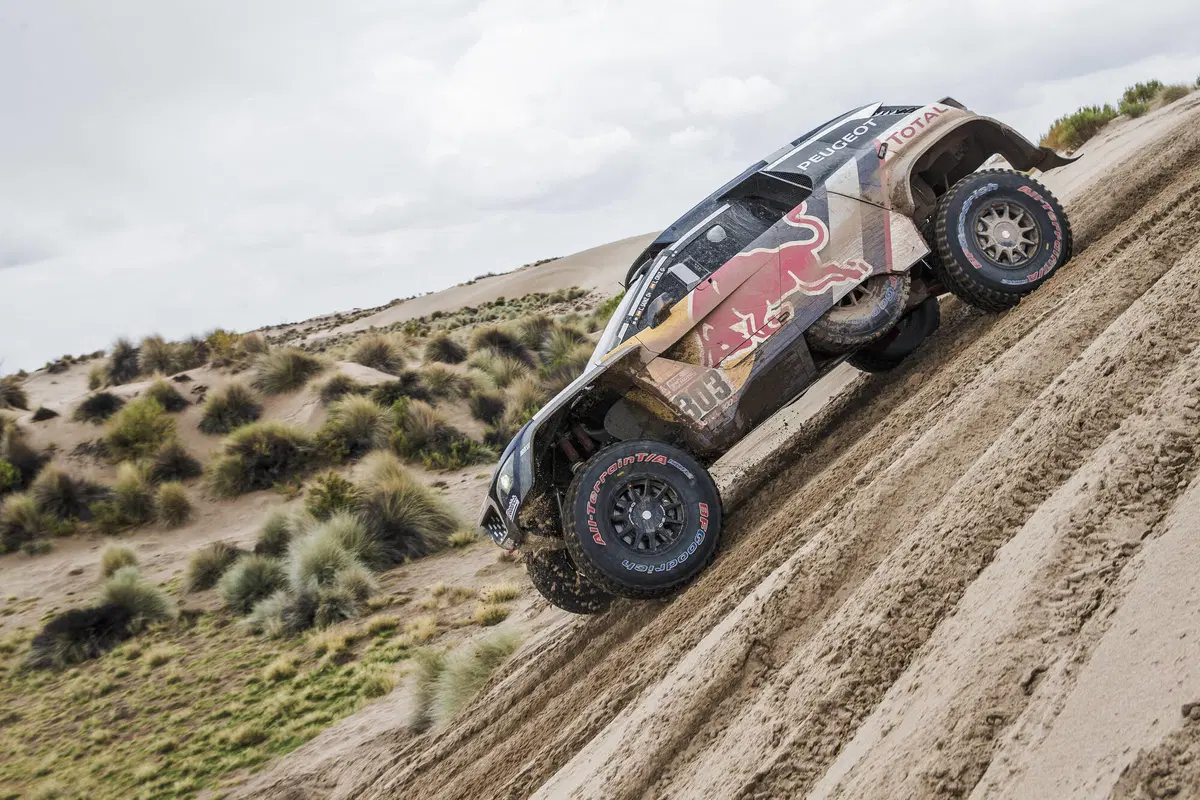 Dakar ‘18. Peterhansel (Peugeot) e Meo (KTM) prima del Break (2)