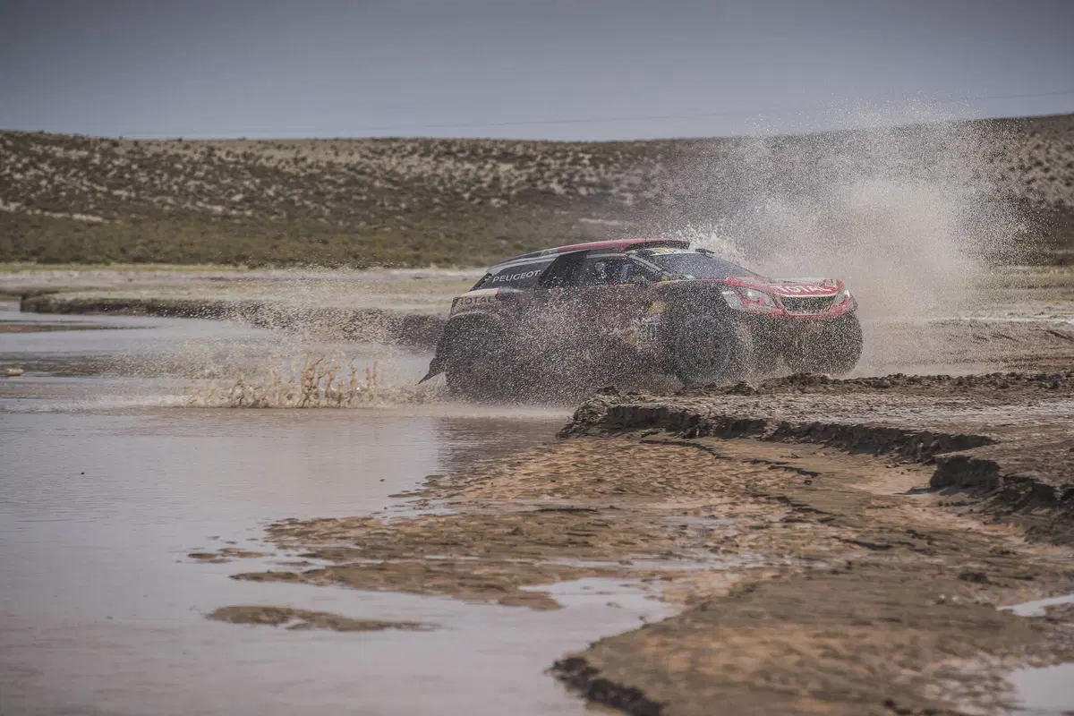 Dakar ‘18. Peterhansel (Peugeot) e Meo (KTM) prima del Break (3)