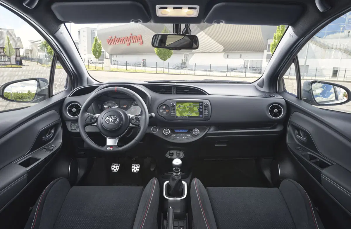 Toyota Yaris GRMN: rally-replica esclusiva, anche nella guida [VIDEO] (10)