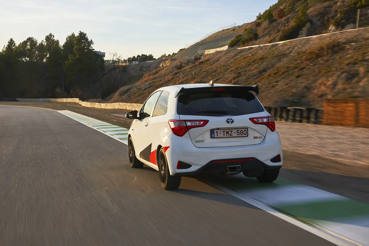 Toyota Yaris GRMN: rally-replica esclusiva, anche nella guida [VIDEO] (24)