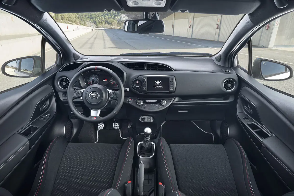 Toyota Yaris GRMN: rally-replica esclusiva, anche nella guida [VIDEO] (27)