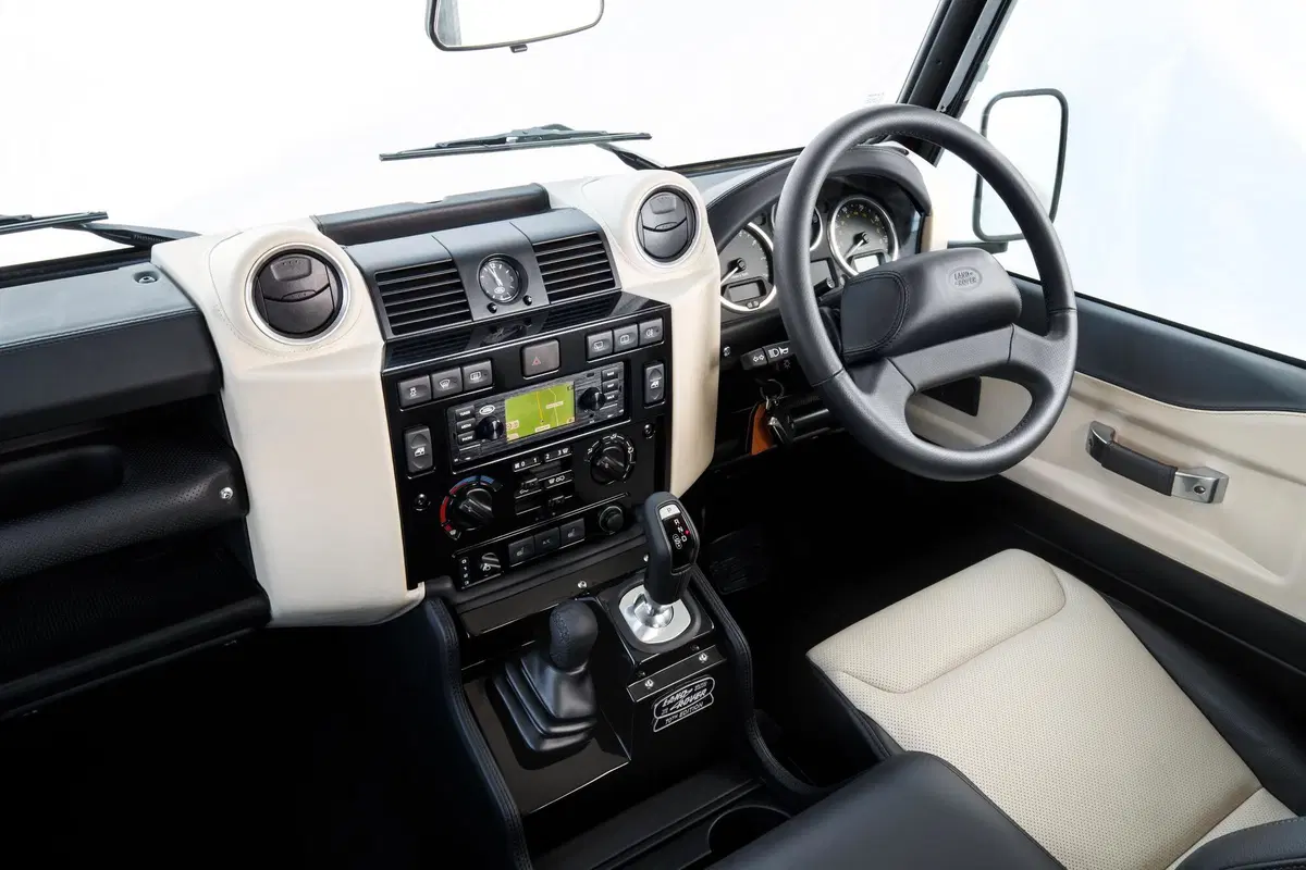 Land Rover Defender V8 70th Edition, la Defender da 405 CV (8)