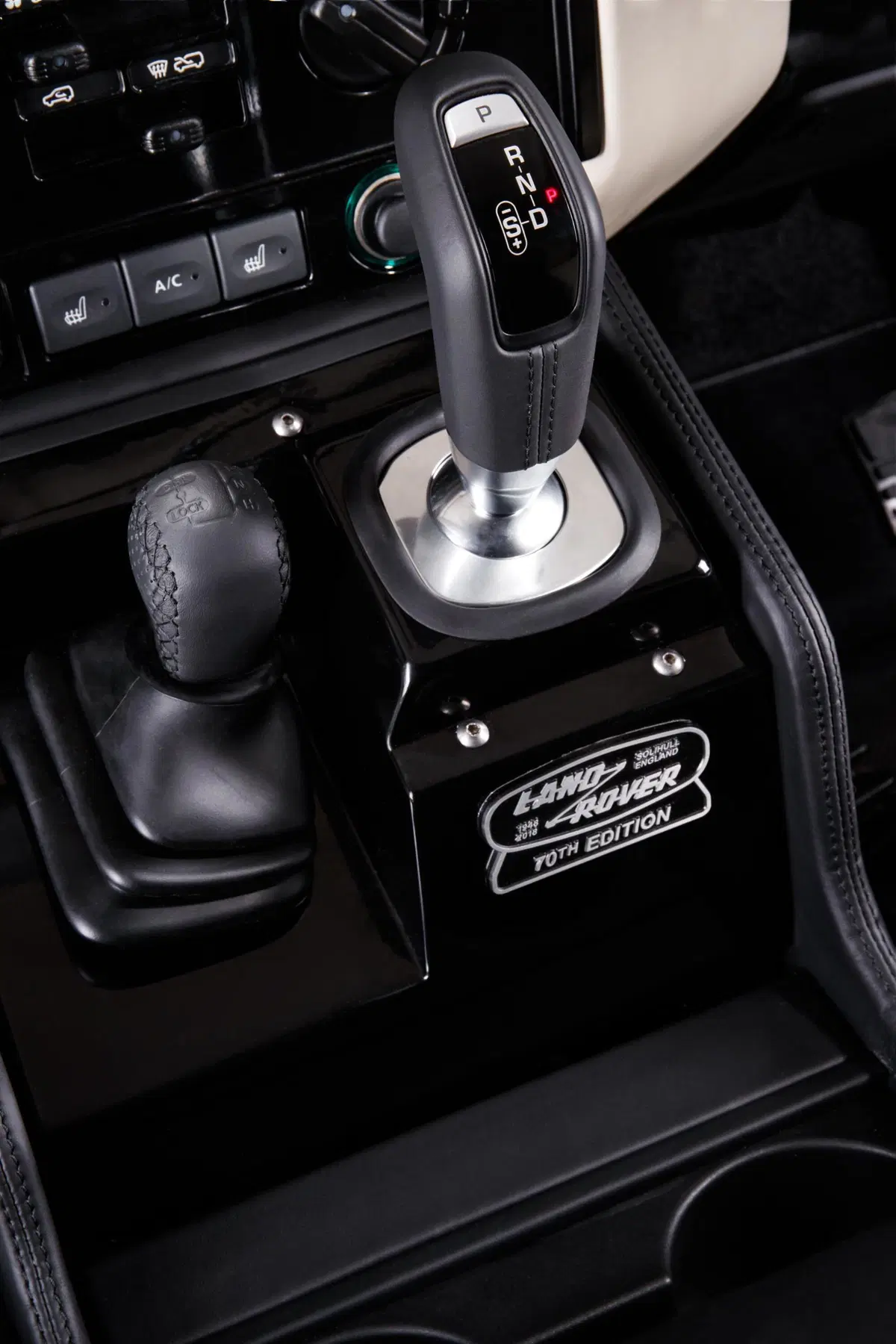 Land Rover Defender V8 70th Edition, la Defender da 405 CV (10)