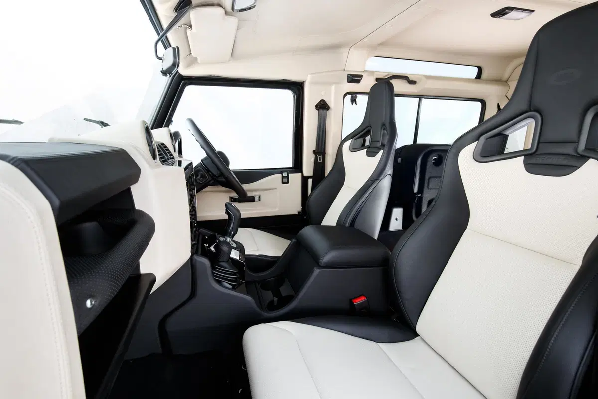 Land Rover Defender V8 70th Edition, la Defender da 405 CV (11)