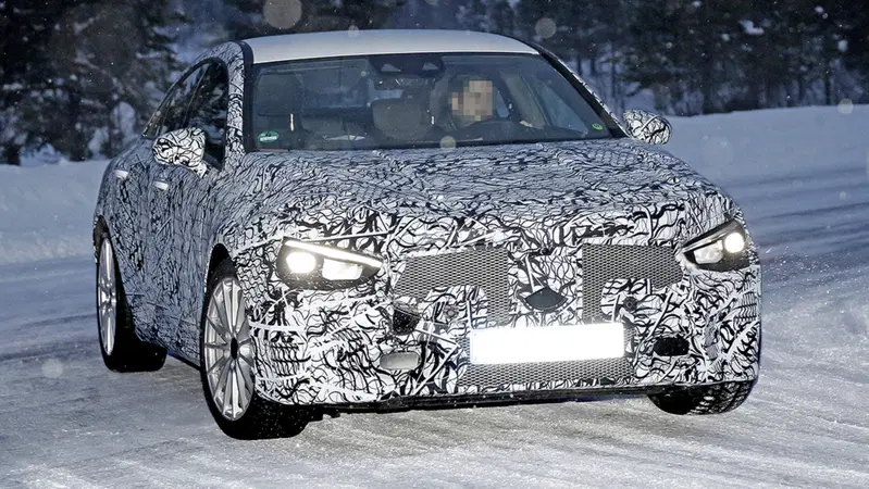 Mercedes CLA, le foto spia