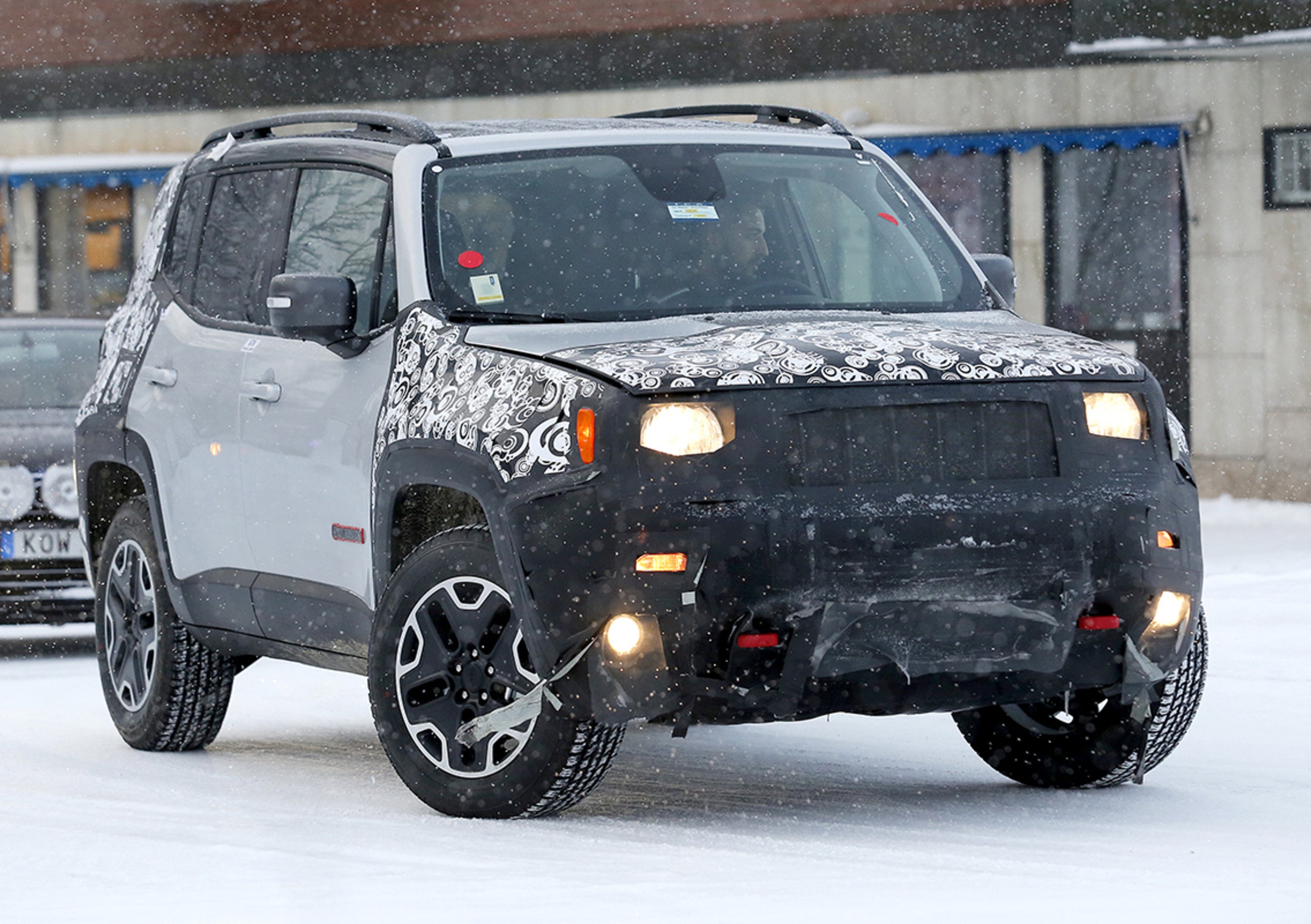 Jeep Renegade restyling, le foto spia
