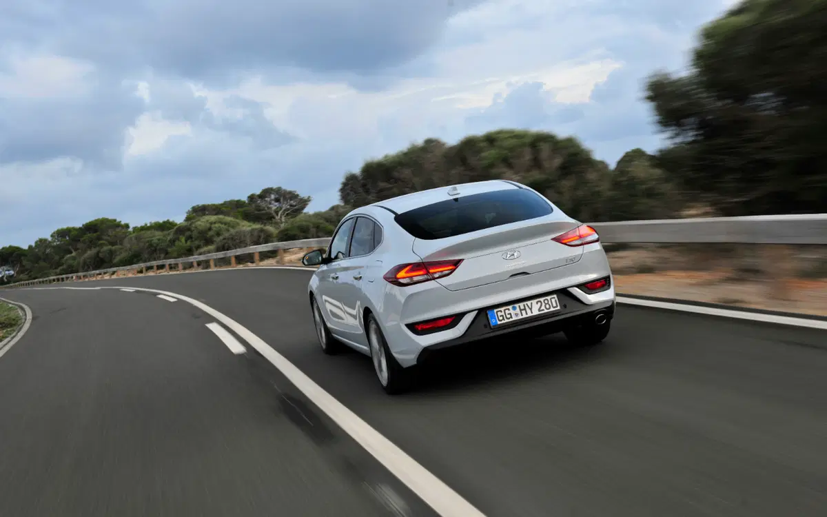 Hyundai i30 Fastback, la compatta con la coda