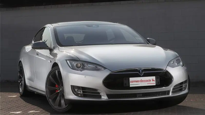 Tuning Tesla S: ecco il kit con sound da cattiva V6 o V8 [Video]