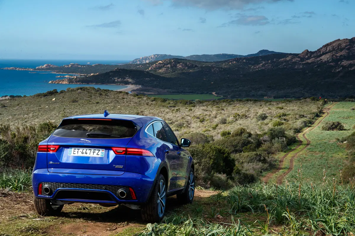 Jaguar E-Pace, la piccola F-Pace tra BMW X2 ed Audi Q5 [Video] (4)
