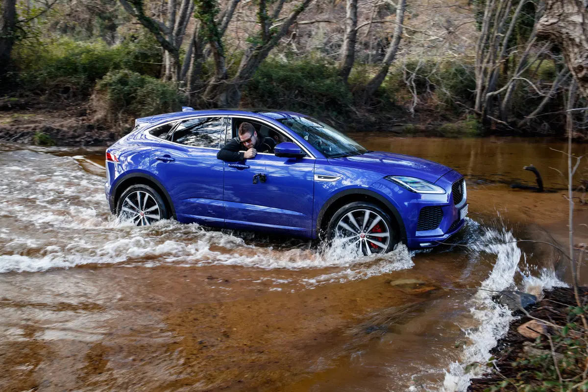Jaguar E-Pace, la piccola F-Pace tra BMW X2 ed Audi Q5 [Video] (5)