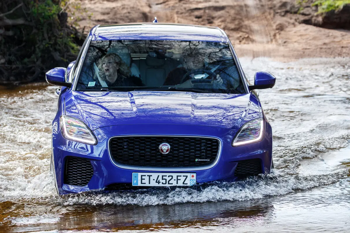 Jaguar E-Pace, la piccola F-Pace tra BMW X2 ed Audi Q5 [Video] (7)
