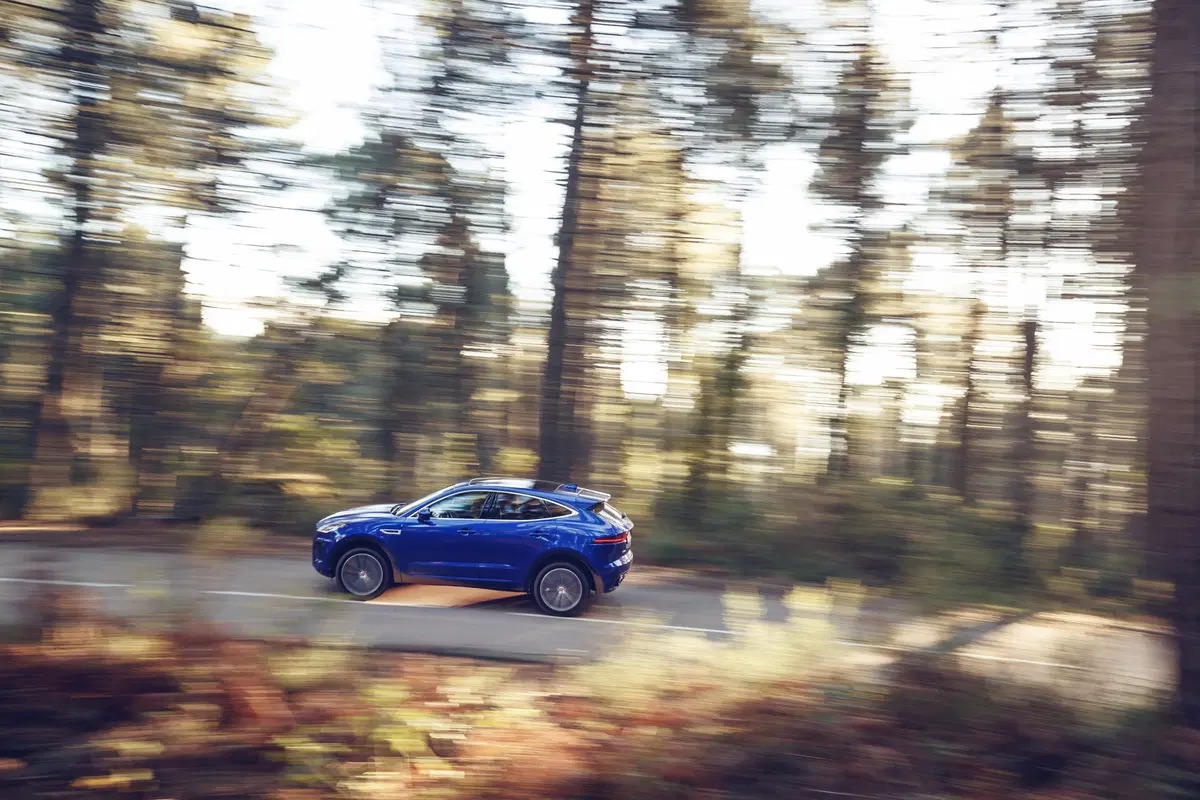 Jaguar E-Pace, la piccola F-Pace tra BMW X2 ed Audi Q5 [Video] (10)