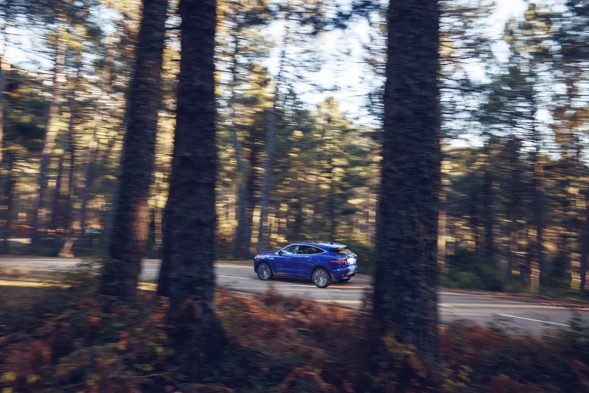 Jaguar E-Pace, la piccola F-Pace tra BMW X2 ed Audi Q5 [Video] (11)