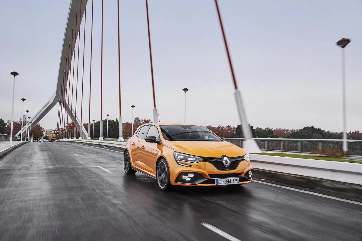 Renault Megane R.S. 2018 | Su strada e in pista con la sport e la CUP (10)