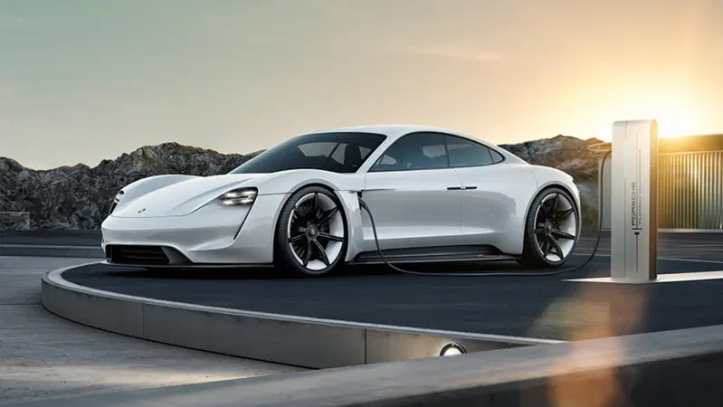 Porsche: investimento da 6 miliardi di euro nell'elettrico