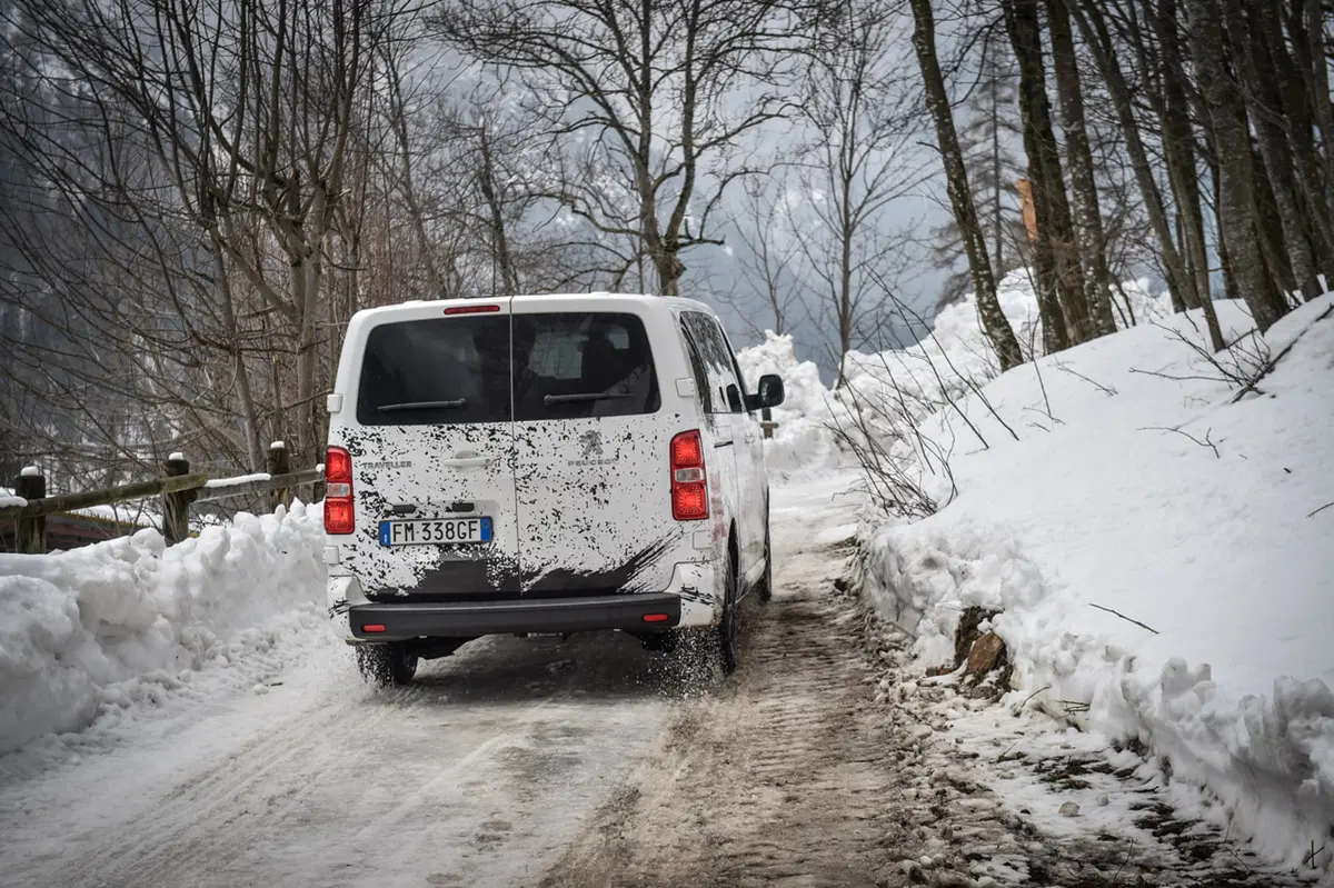 Peugeot Traveller 4x4: spazio e trazione in ogni condizione [VIDEO] (7)