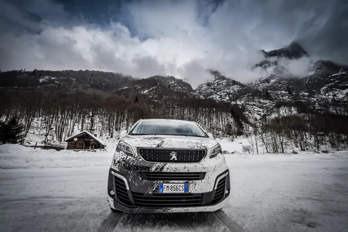 Peugeot Traveller 4x4: spazio e trazione in ogni condizione [VIDEO] (11)